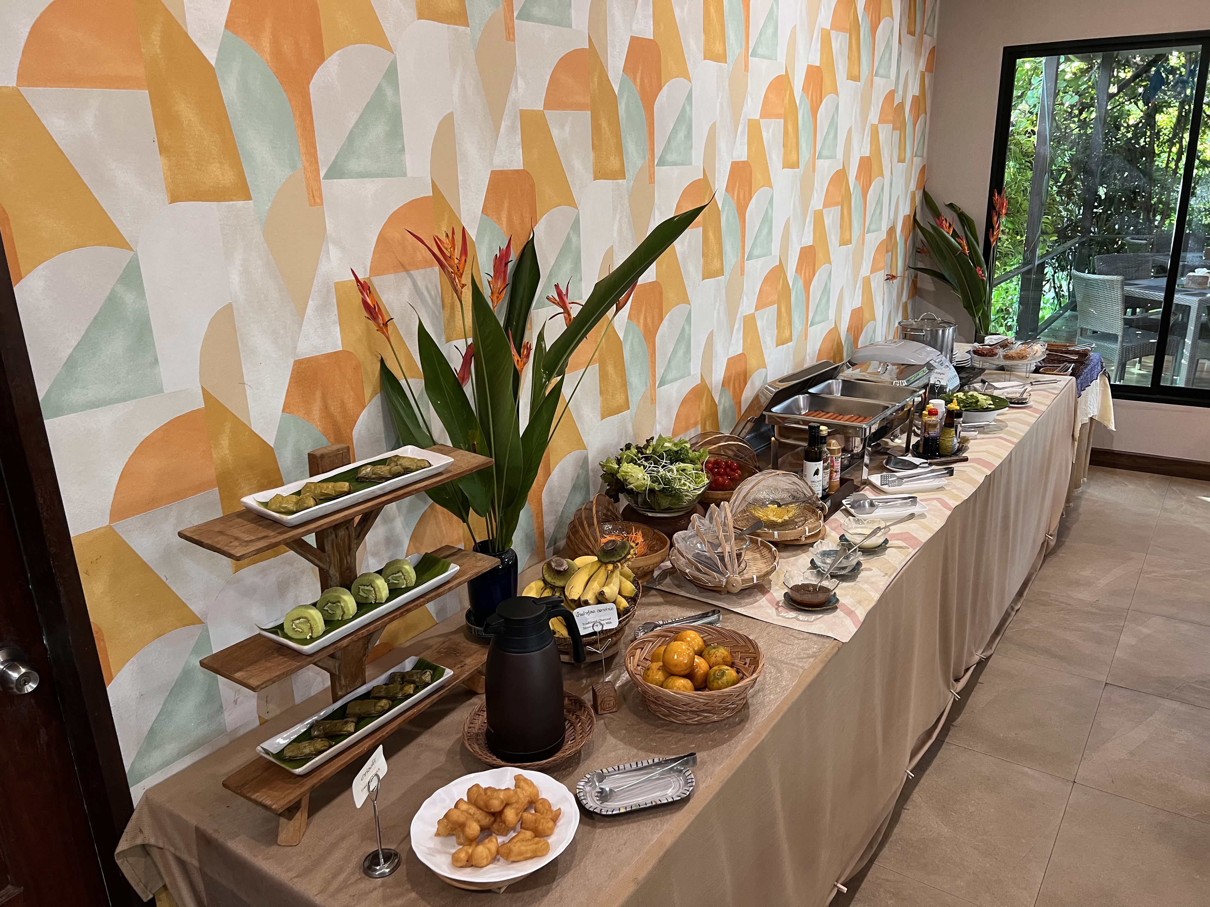 Breakfast dining