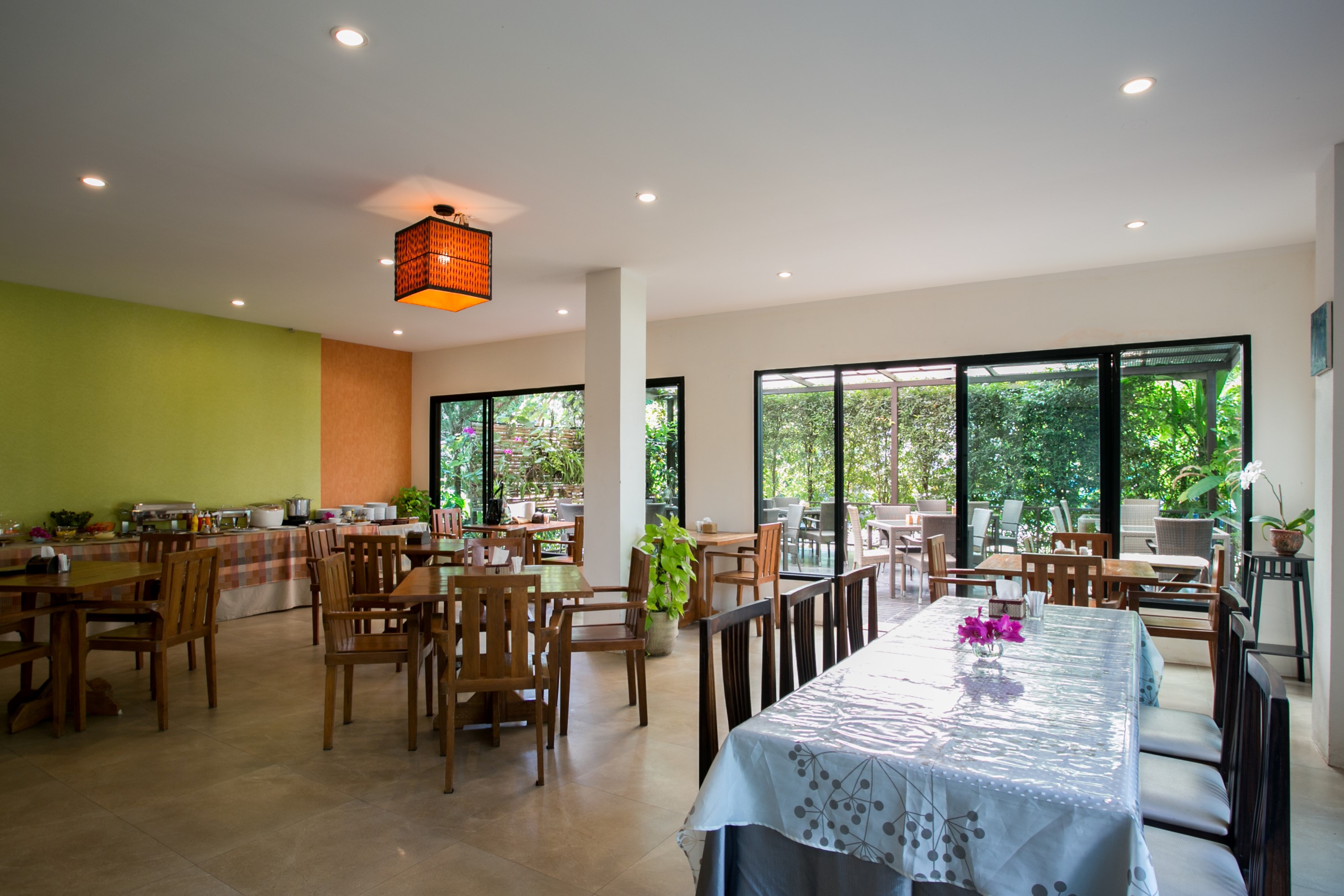 Breakfast dining room