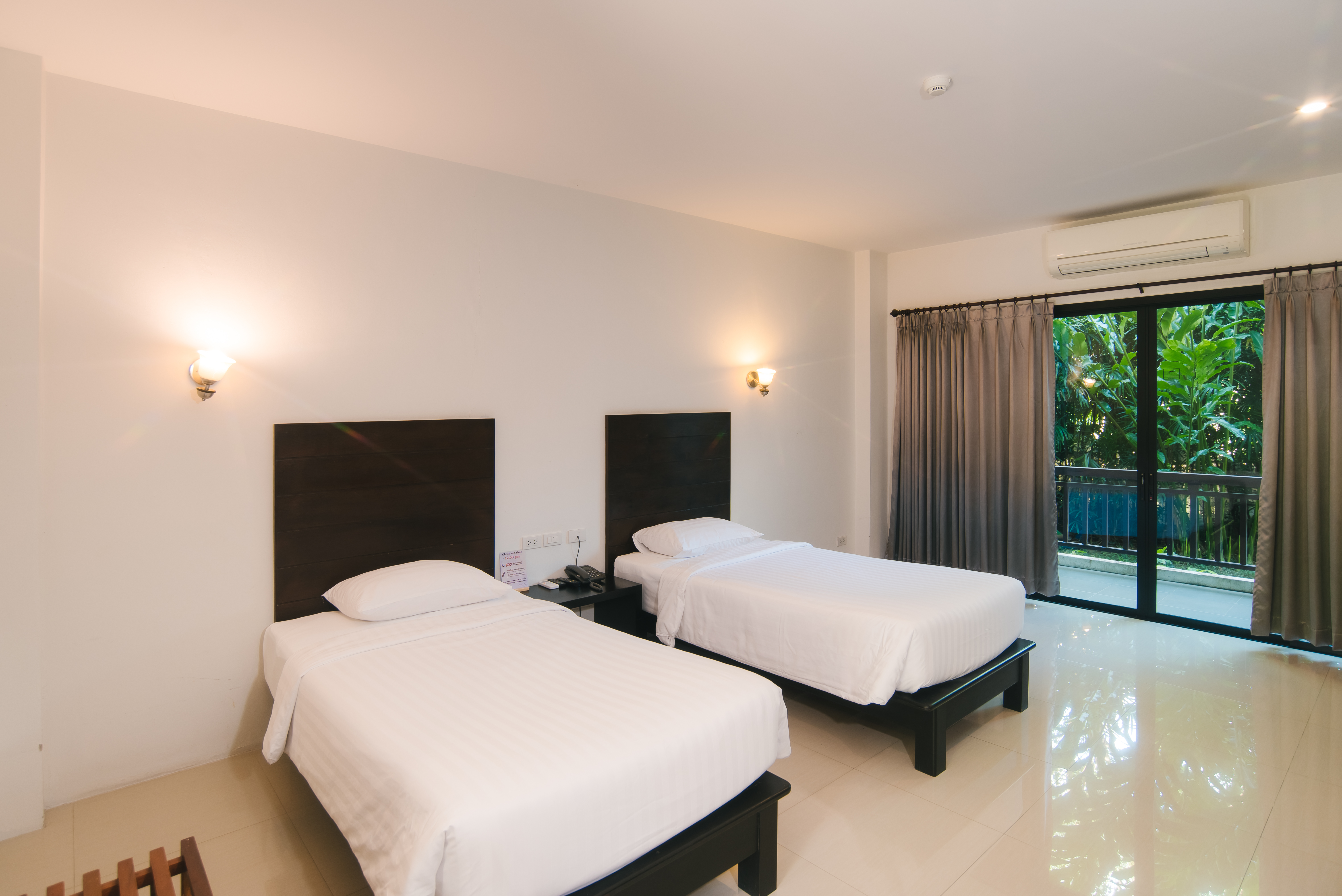 Standard Twin, two beds